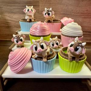 Kuchenspenden gesucht 😇

F&uuml;r unseren Ostermarkt am 22.03.26 in der Sport- und Festhalle in Dorn-Assenheim brauchen wir einmal mehr Eure Unterst&uuml;tzung - in Form von Kuchen, Torten, Cupcakes und &Auml;hnlichem. 

Wir w&uuml;rden uns freuen und w&auml;ren Euch dankbar, wenn Ihr mit Euren gerne pflanzlichen Kreationen zu einem gelungenen und erfolgreichen Markt beitragen k&ouml;nntet. Was Ihr Lieben immer zaubert, macht die Kuchentheke zu einem Erlebnis und sorgt f&uuml;r gl&uuml;ckliche G&auml;ste. 💚

Bitte meldet Euch bei uns, wenn Ihr f&uuml;r uns (und unsere Tiere) backen m&ouml;gt. Der Erl&ouml;s des Marktes kommt direkt unseren Sch&uuml;tzlingen zugute. 

th-elisabethenhof@bmt-tierschutz.de
06035 96 11 0
Oder via Messenger

Die K&uuml;he und diese Art Cupcakes findet Ihr &uuml;brigens auch auf unserem Markt. 😊

#ostermarkt #kuchen #backen #torten #tierheimelisabethenhof